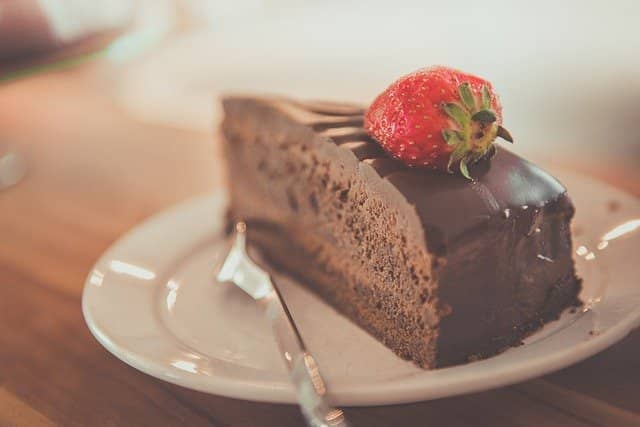 Don't Think of Chocolate Cake - How to avoid this common weight loss mistake - Mark Darlington