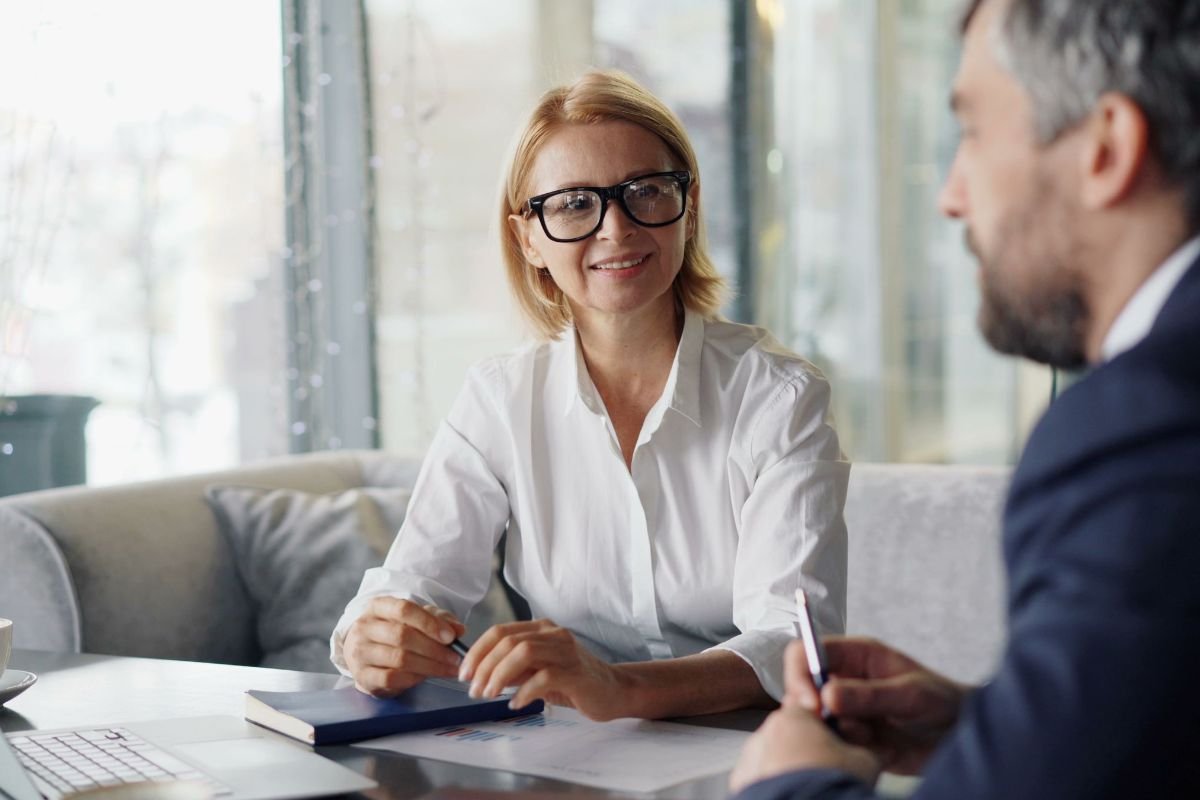 Two professionals in conversation, representing a confidence coaching session