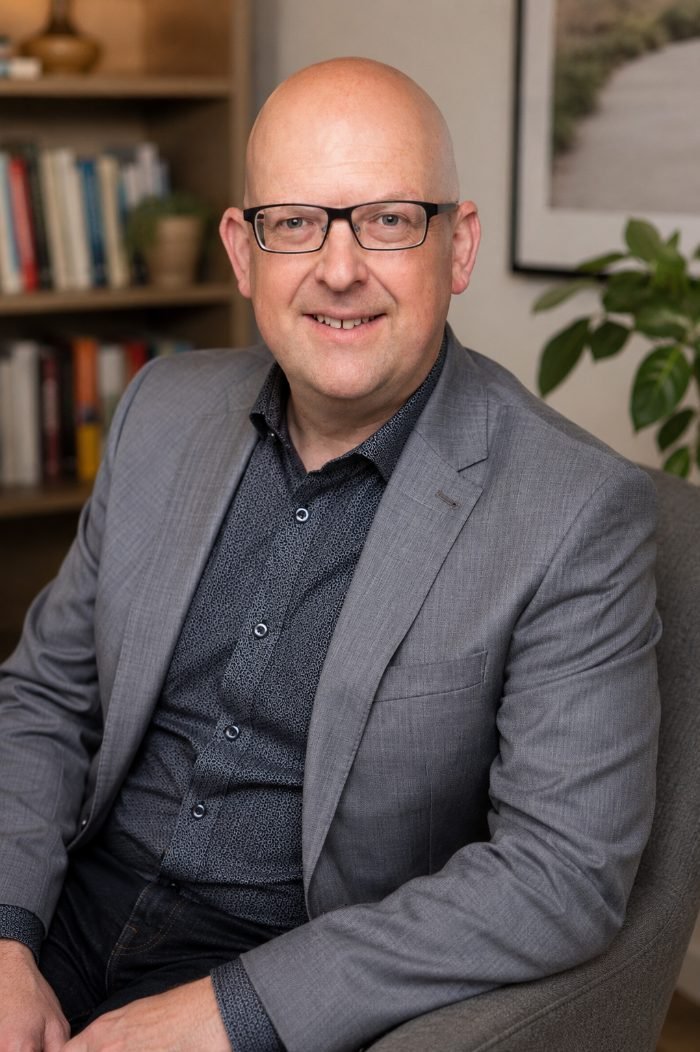 Mark Darlington, online confidence coach, smiling